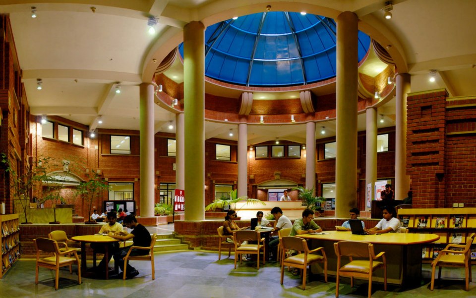IIM Lucknow (IIML) - library