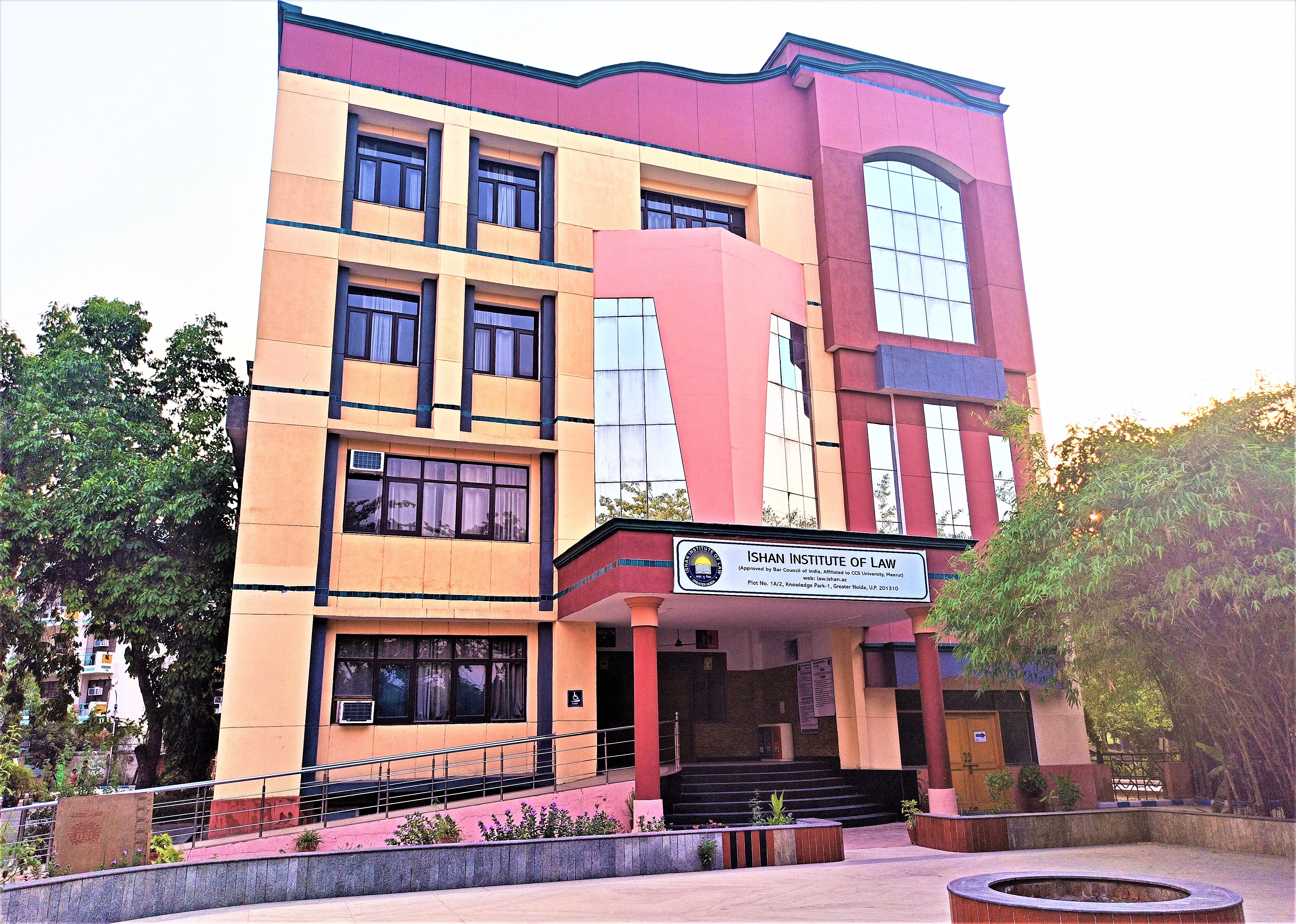 Ishan Institute of Law - campus