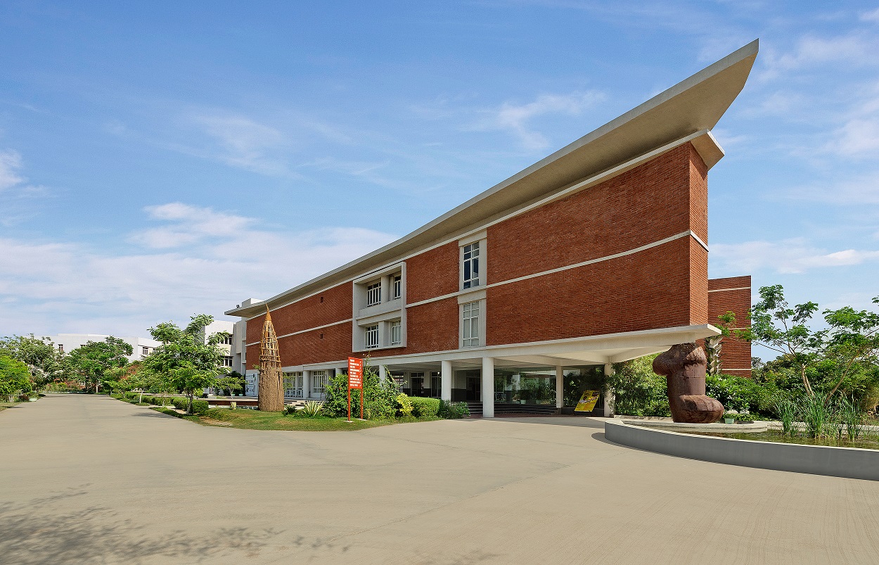 ITM (SLS) Baroda University - campus