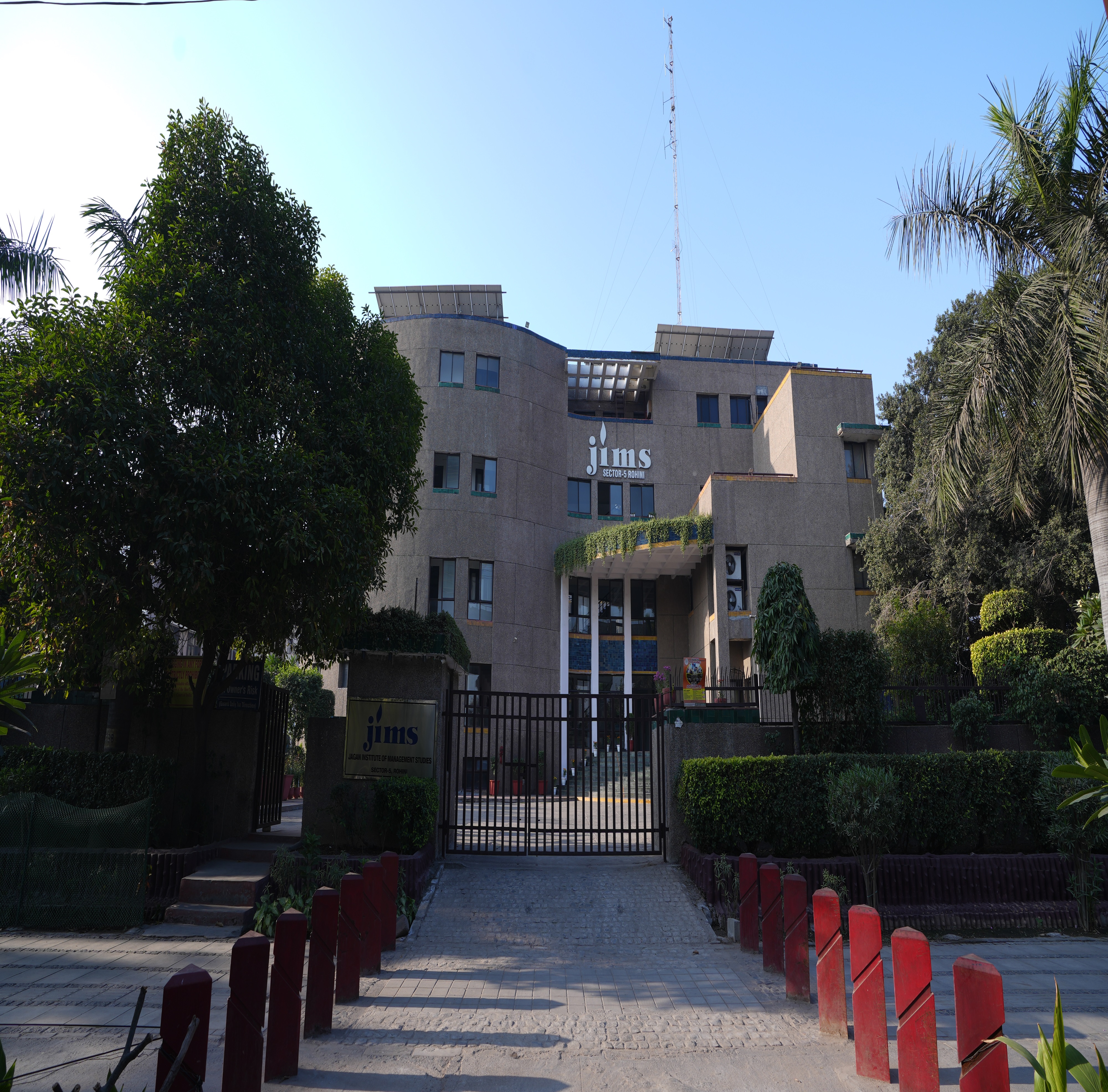 Jagan Institute of Management Studies, Rohini - entrance
