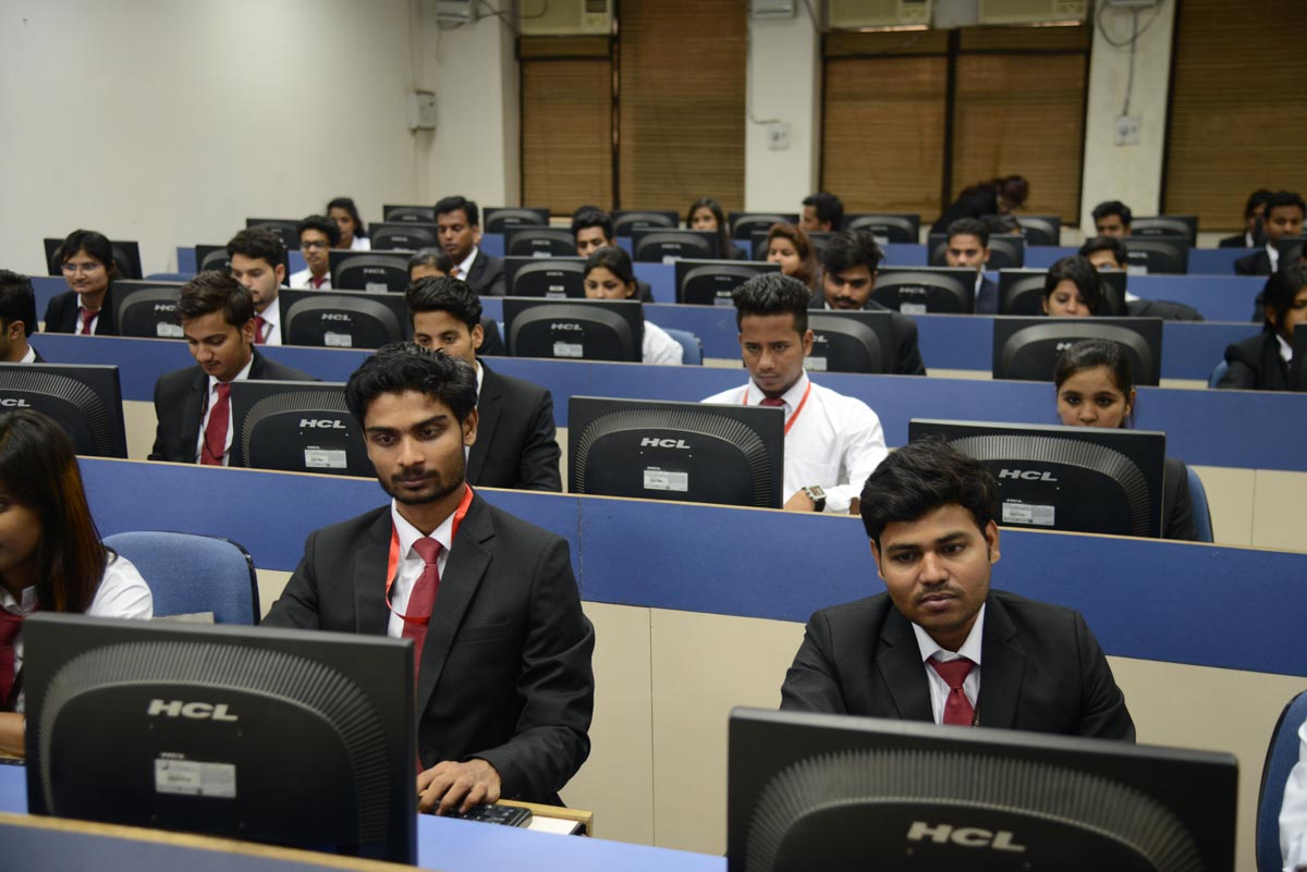 GL Bajaj Institute of Management and Research - labs