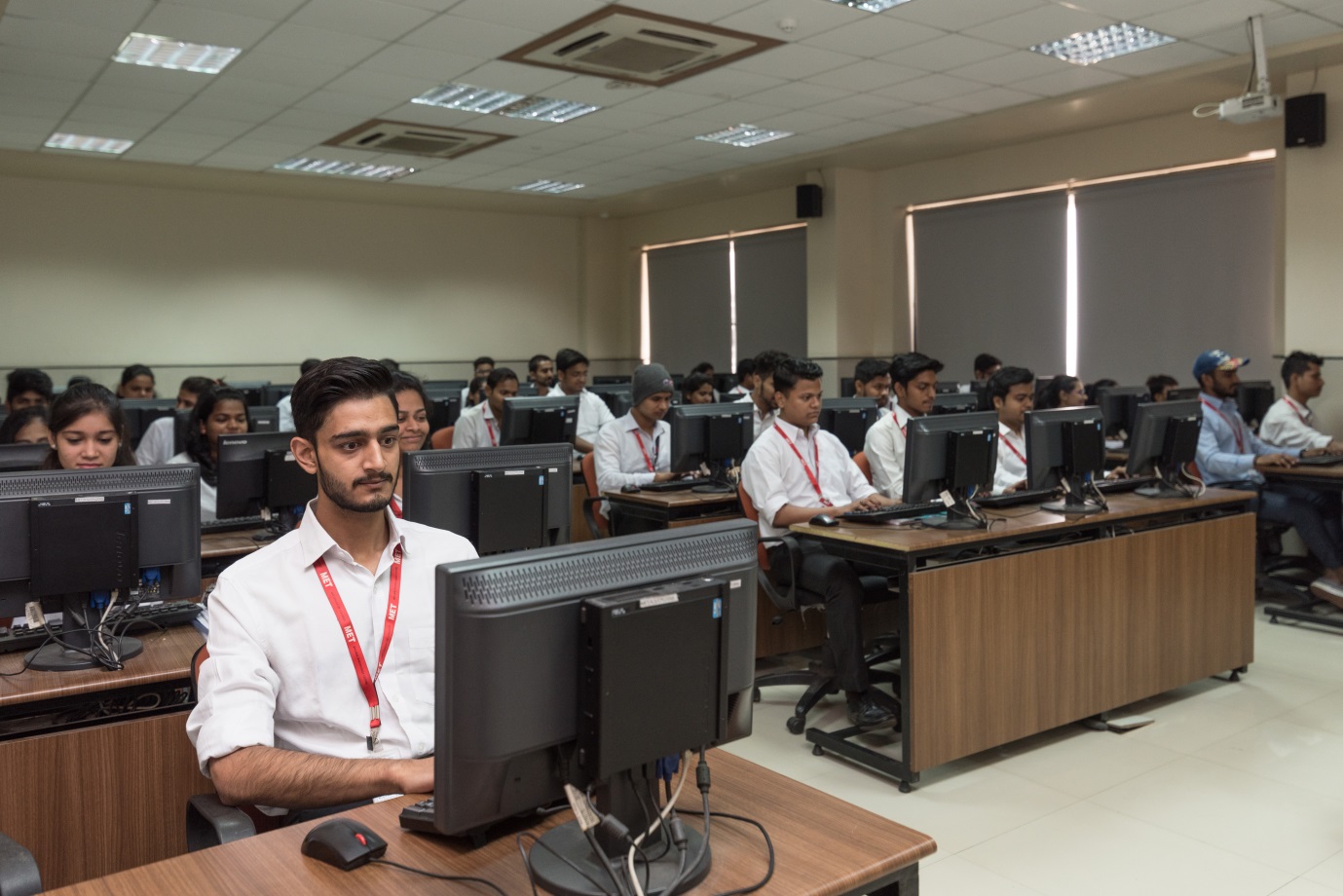 MET Institute of Management - labs