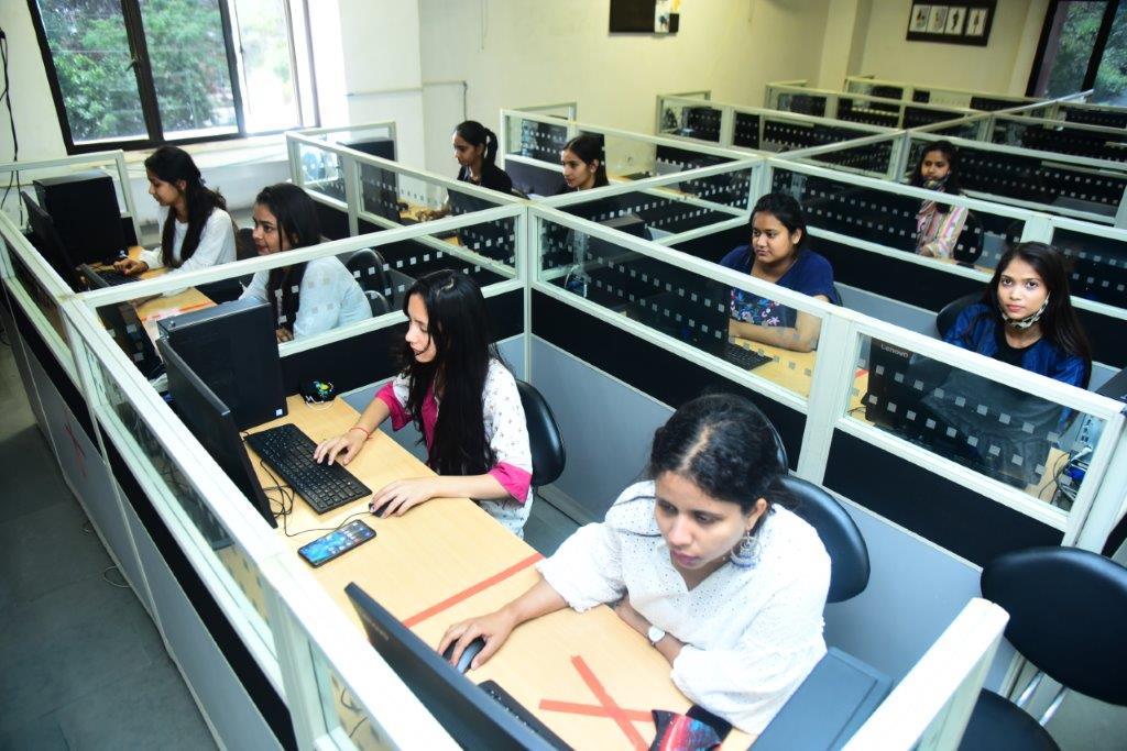 Satyam Fashion Institute - labs