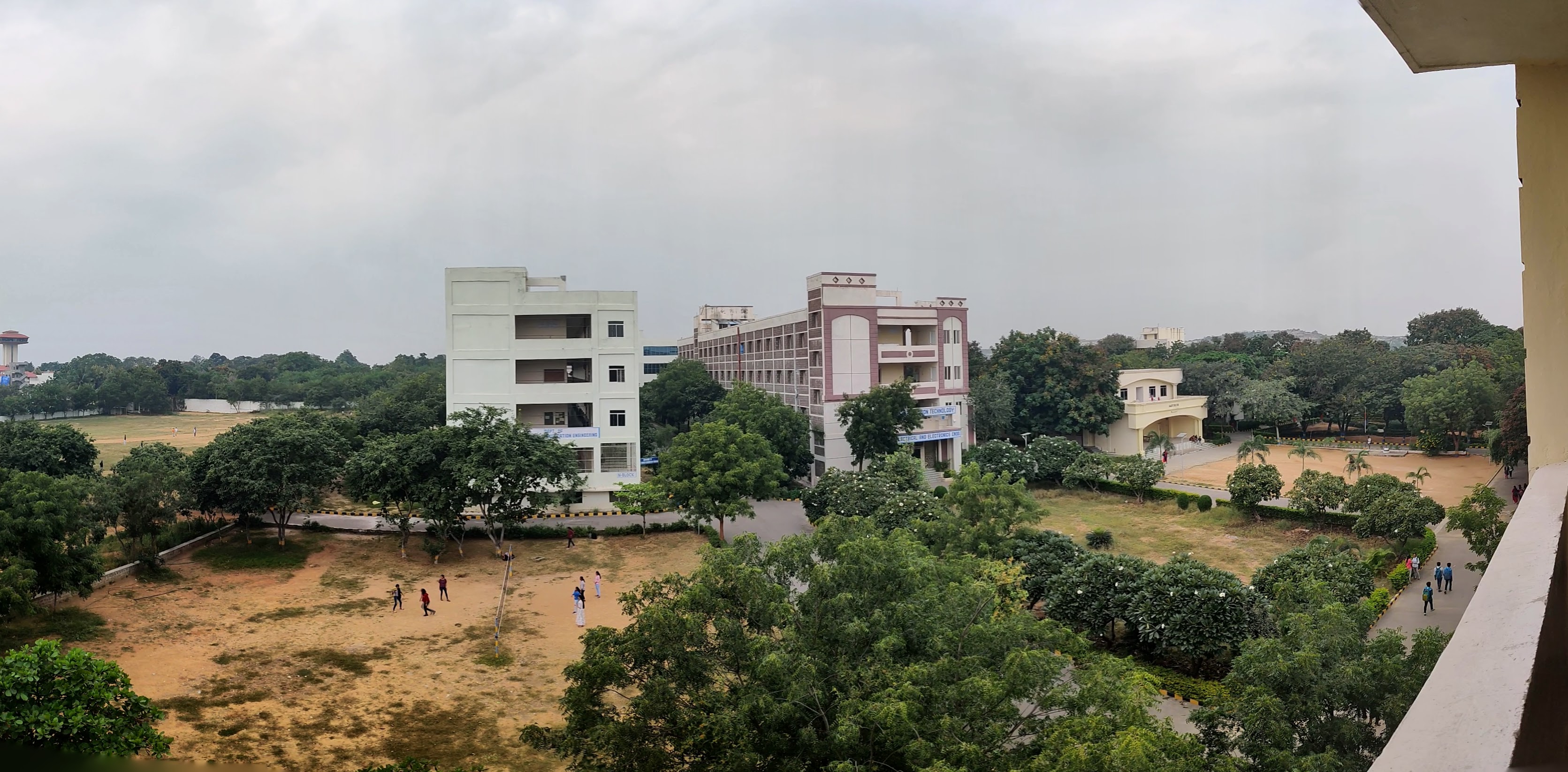 Chaitanya Bharathi Institute of Technology, Hyderabad - campus