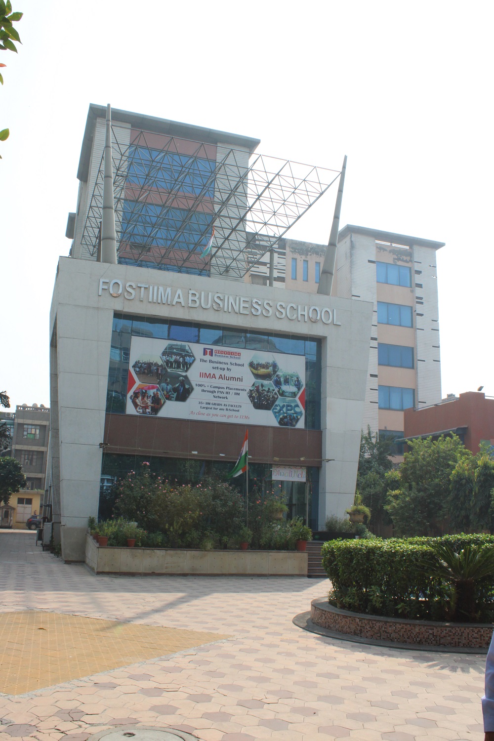 FOSTIIMA Business School - campus
