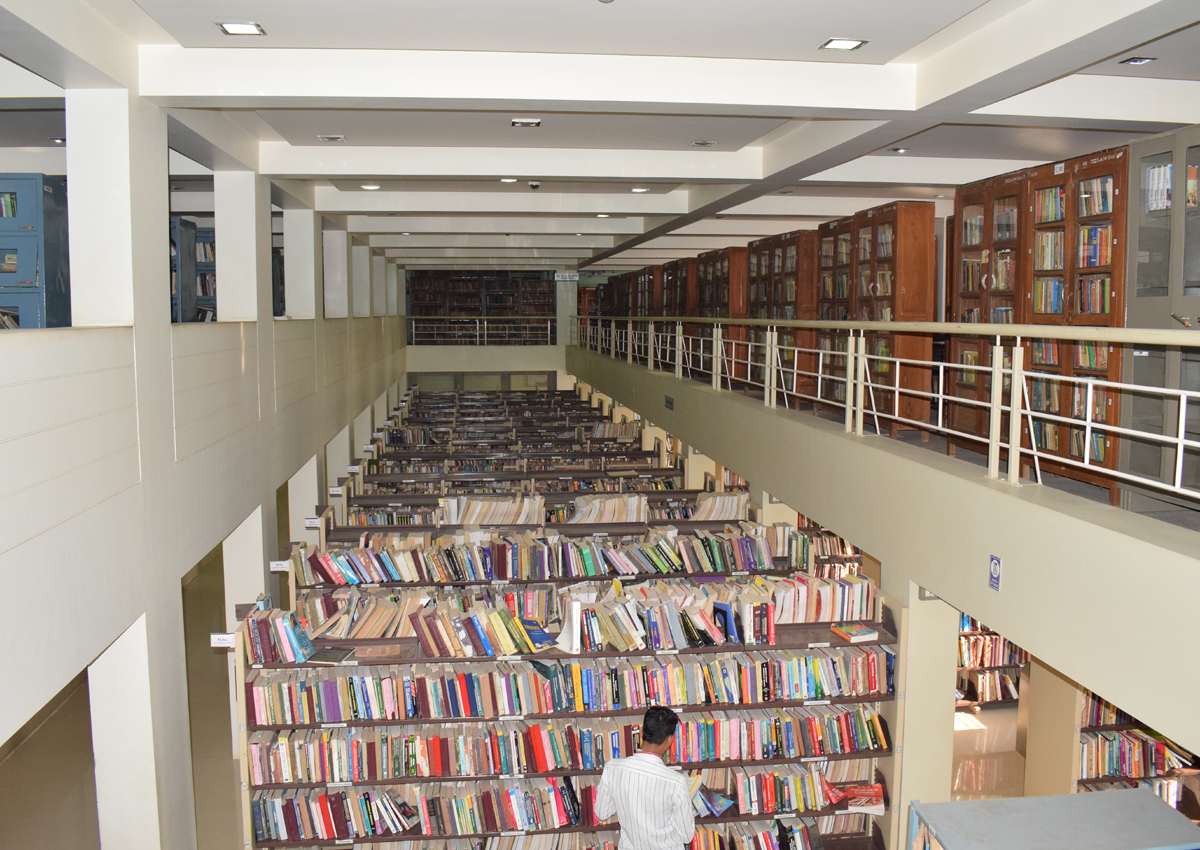 Tuljaram Chaturchand College of Arts, Science & Commerce - library