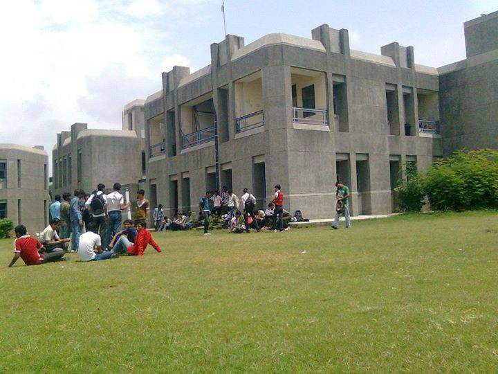 Vishwakarma Government Engineering College - campus