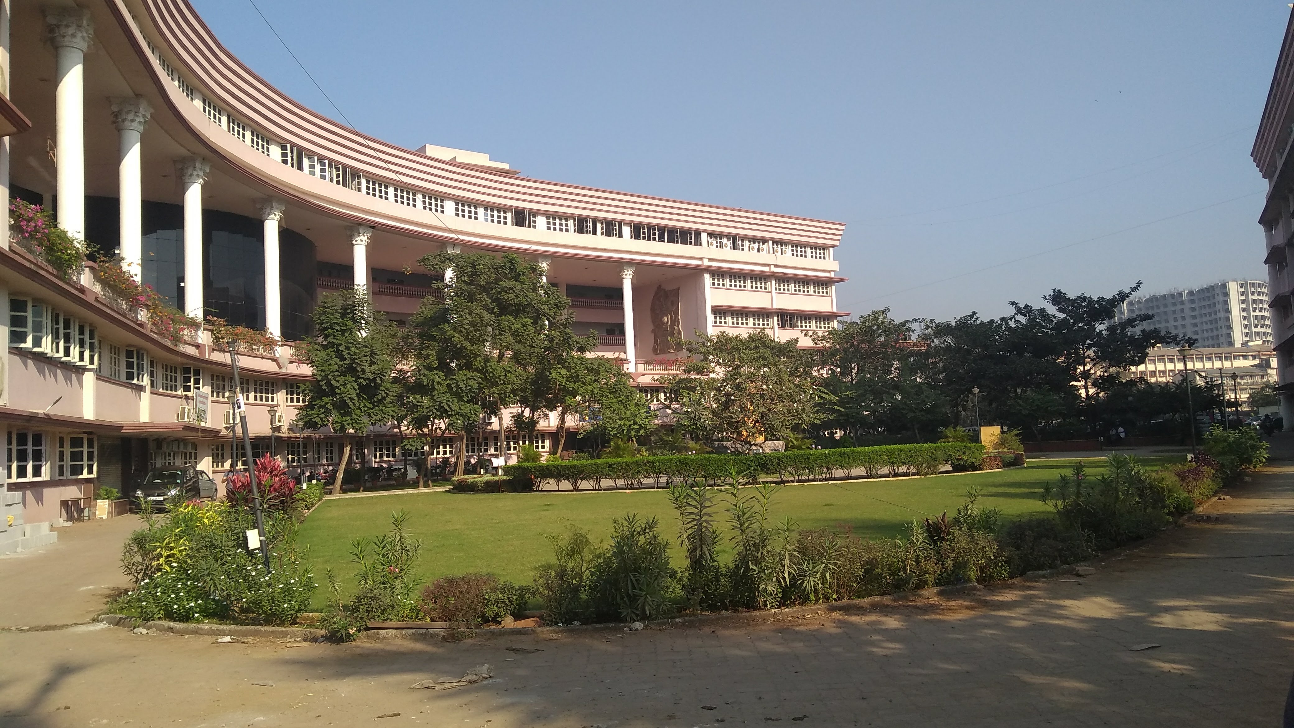 Vivekanand Education Society's Institute of Technology - campus