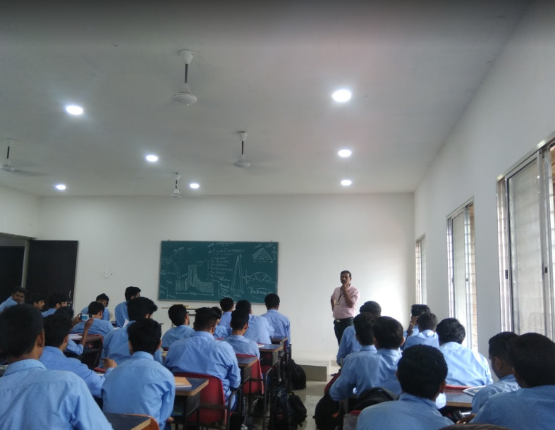 Yeshwantrao Chavan College of Engineering, Nagar Yuwak Shikshan Sanstha - classroom