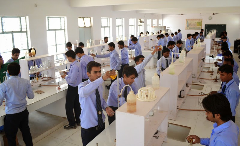 AKS University - labs