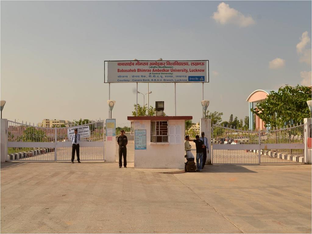 BBAU Lucknow - entrance