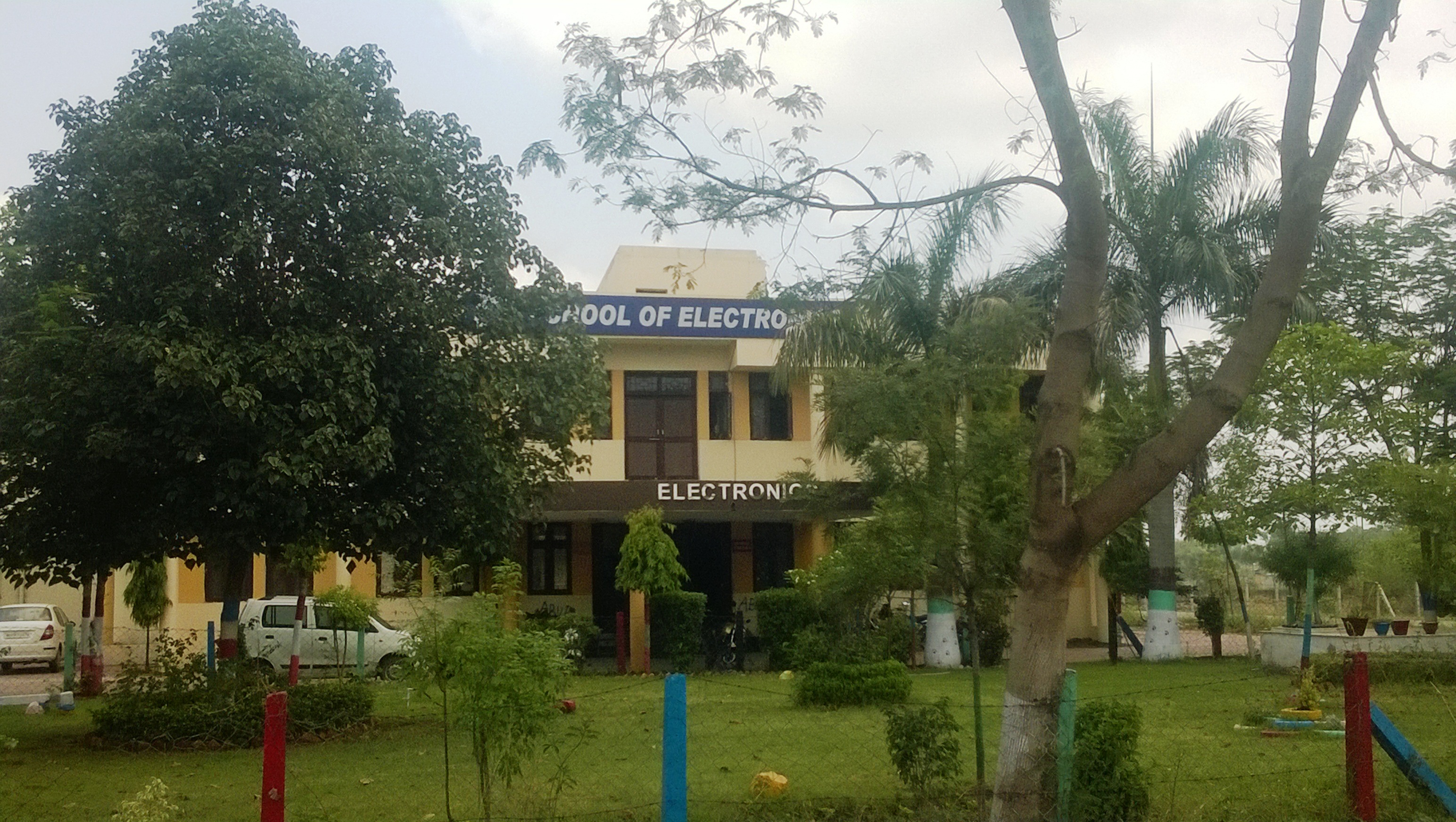 Devi Ahilya Vishwavidyalaya - academic