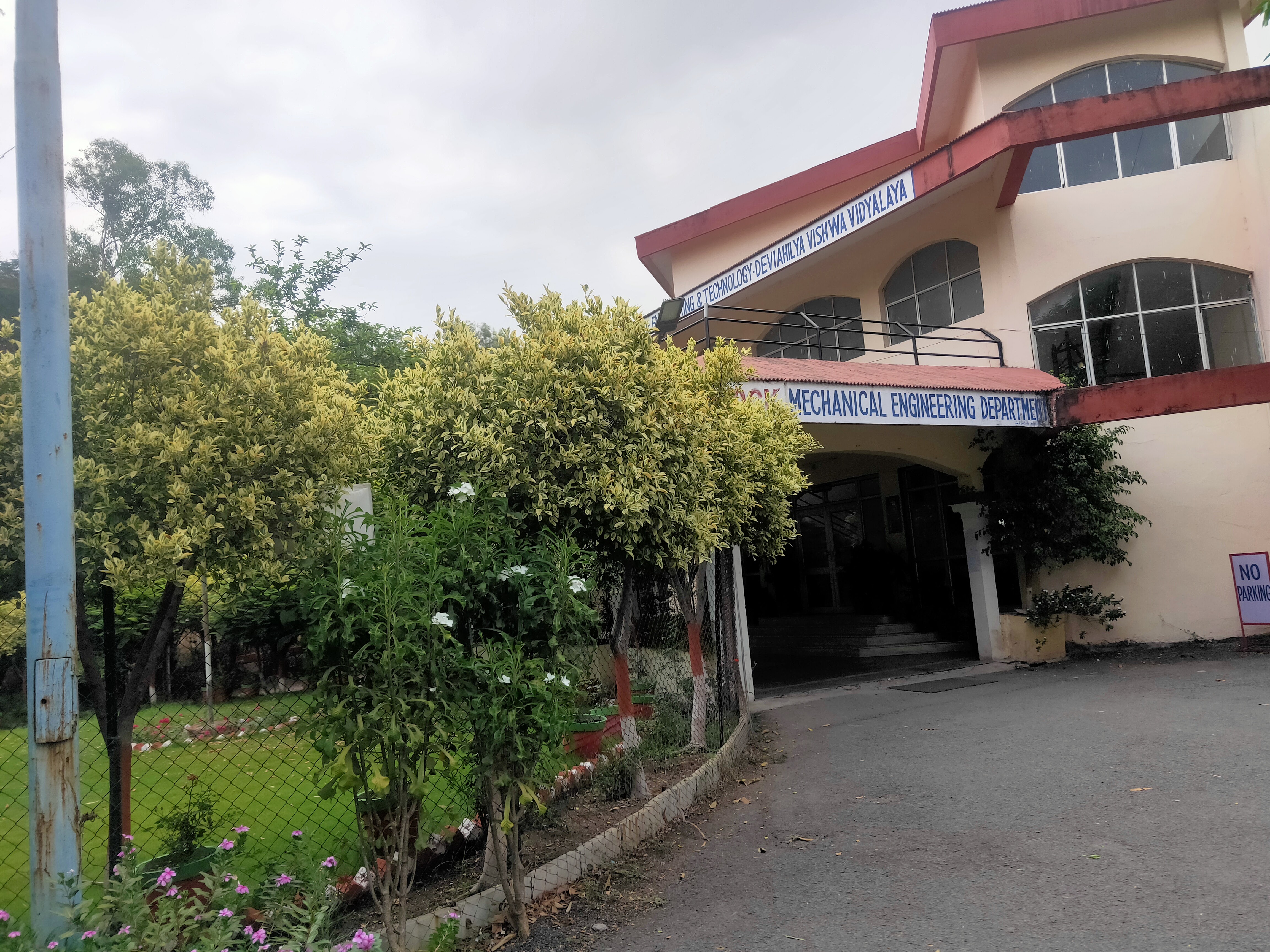 Devi Ahilya Vishwavidyalaya - academic