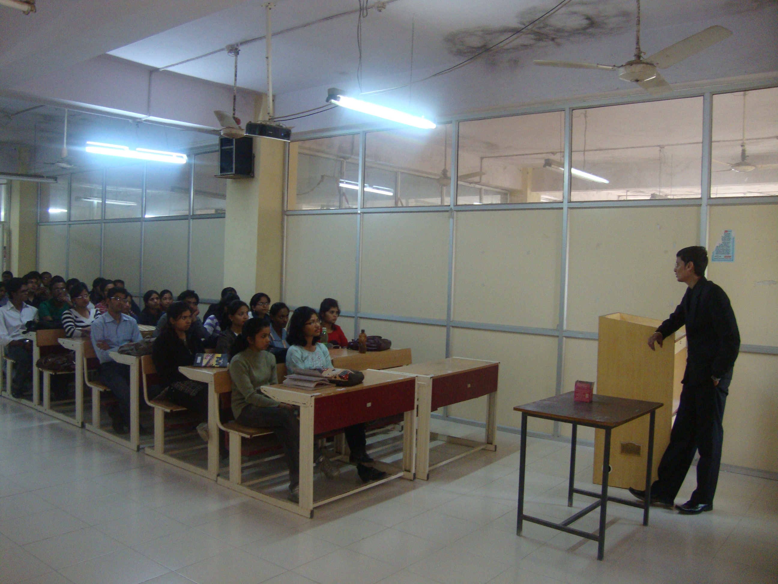 Devi Ahilya Vishwavidyalaya - classroom