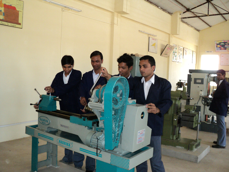 Dr CV Raman University Bilaspur - labs