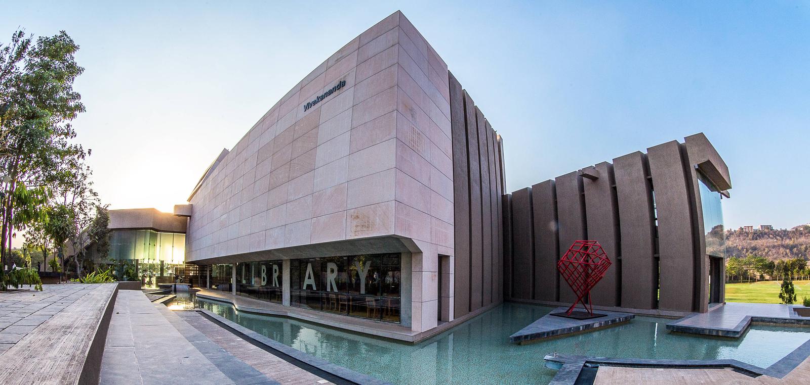 FLAME University - library