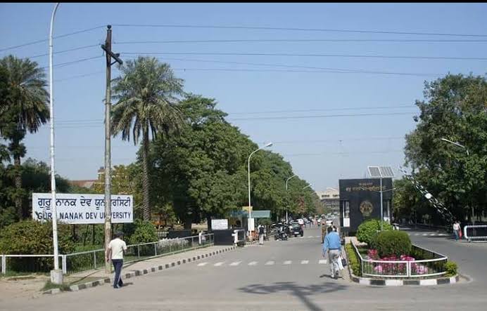 GNDU Amritsar - entrance