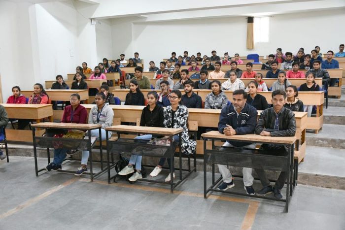 HNGU - classroom