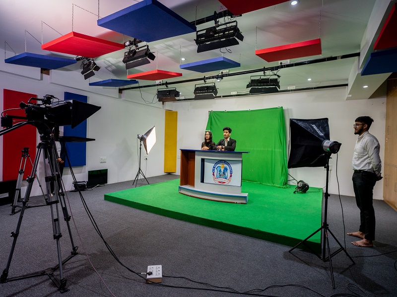 KR Mangalam University - labs