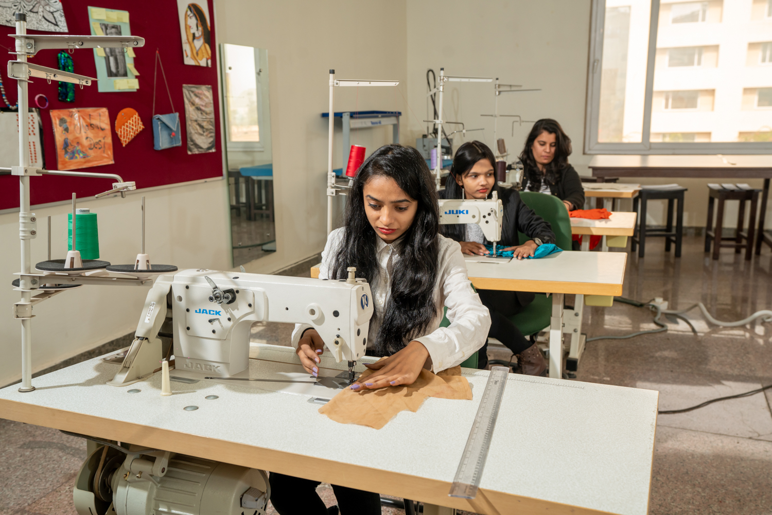 KR Mangalam University - labs