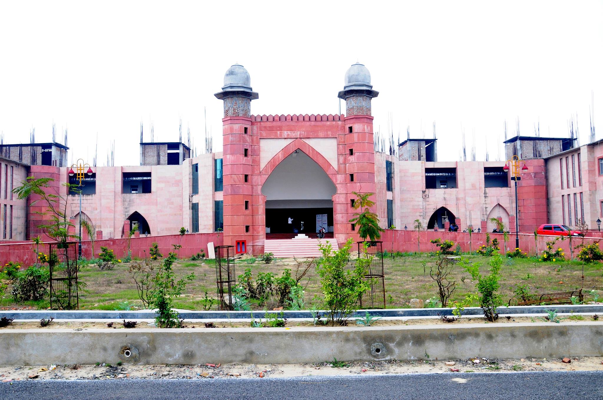 Khwaja Moinuddin Chishti Language University - campus
