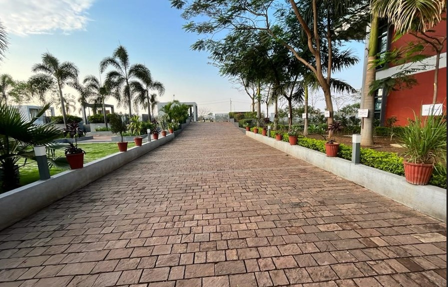 KK Modi University - campus