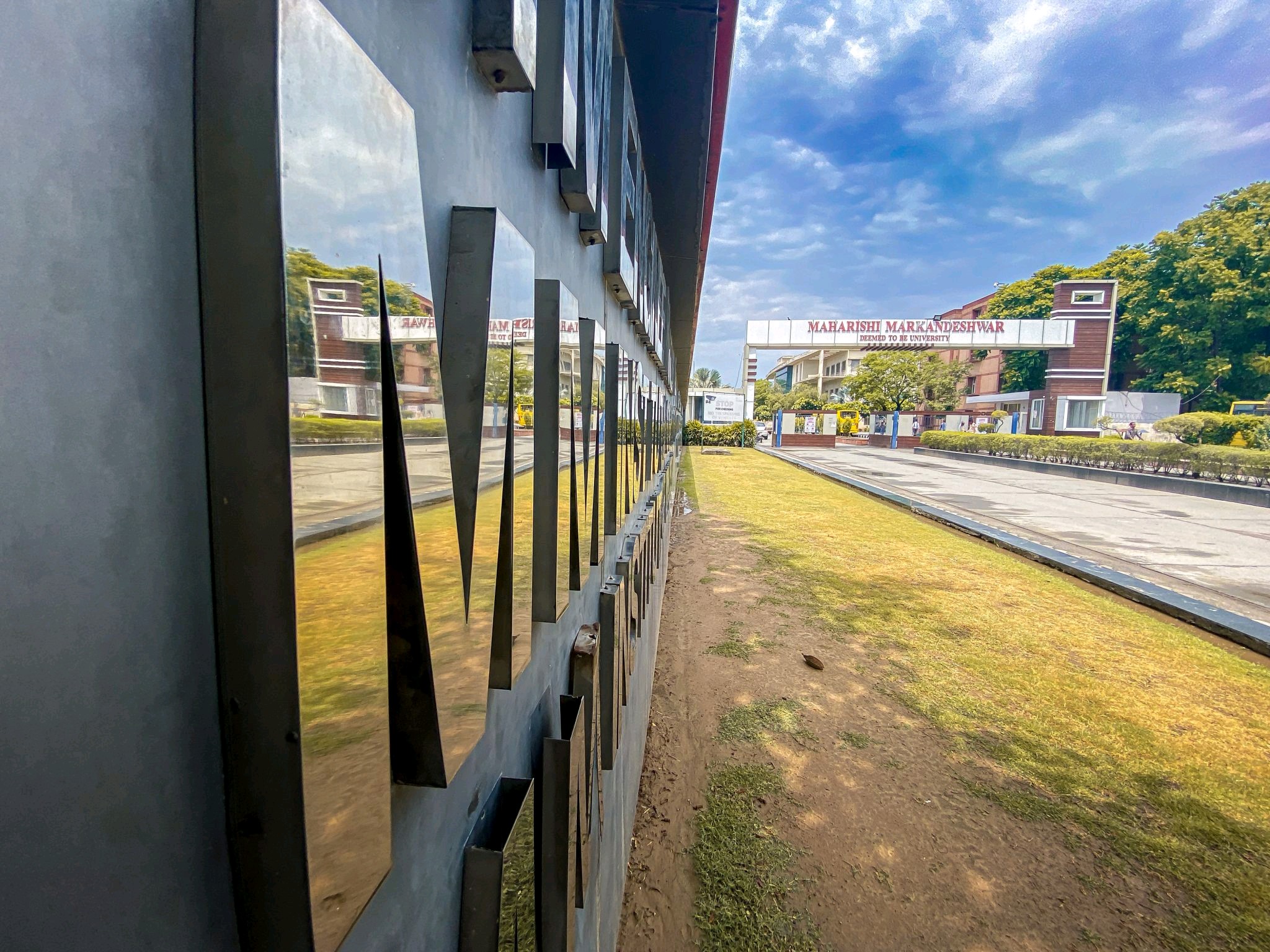 Maharishi Markandeshwar University - entrance