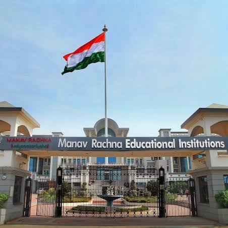 Manav Rachna University - entrance