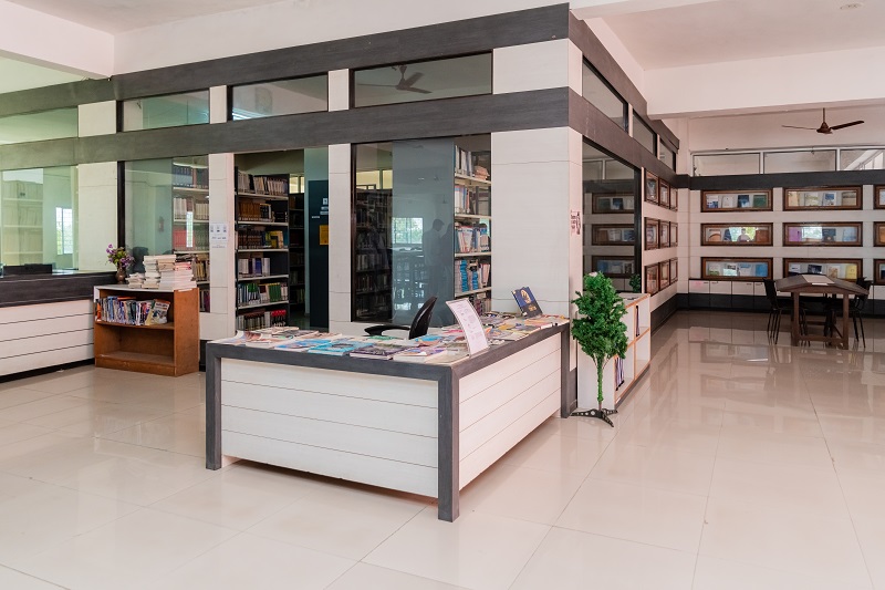 Monark University - library