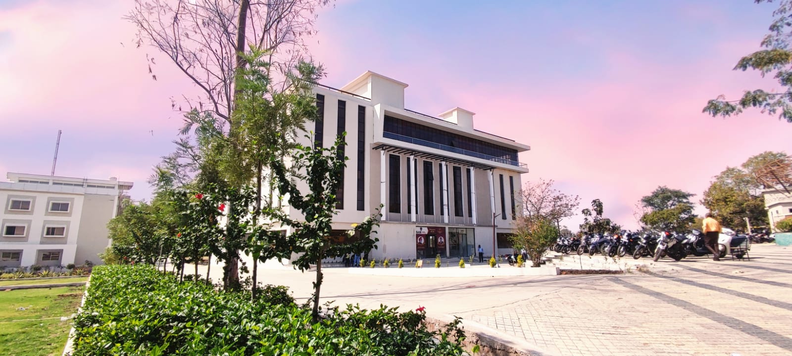 SAM Global University - campus