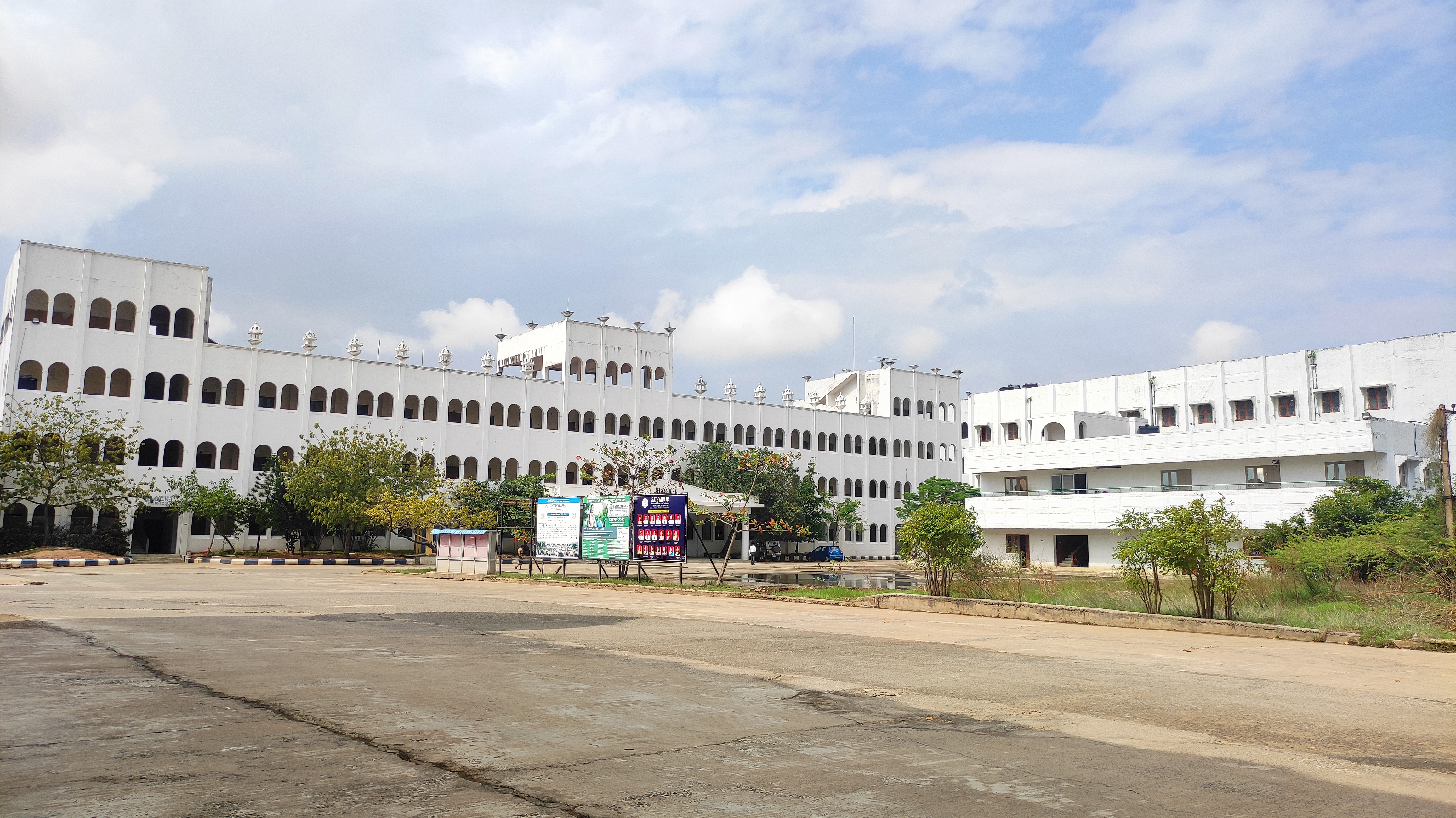 Sathyabama Institute of Science and Technology - campus
