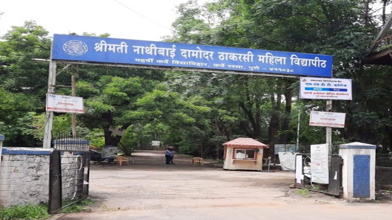 SNDT College Pune - entrance