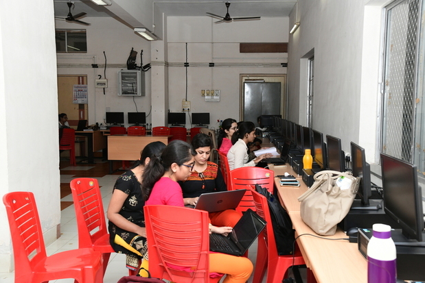 SNDT College - labs