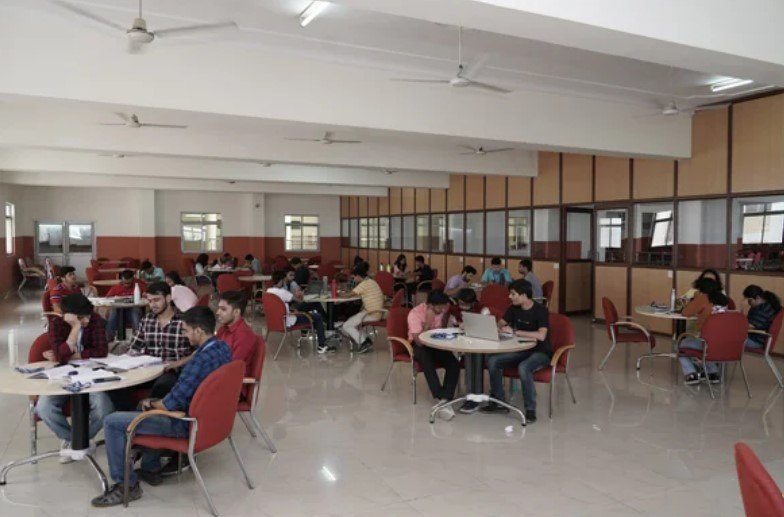 SRM IST Delhi-NCR Campus, Ghaziabad - library
