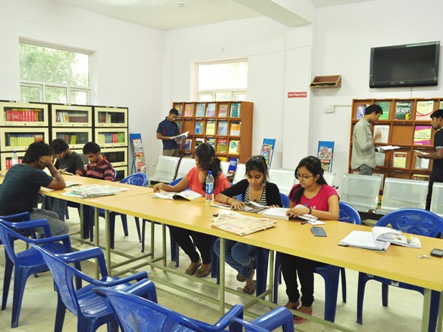 UEM Kolkata - library