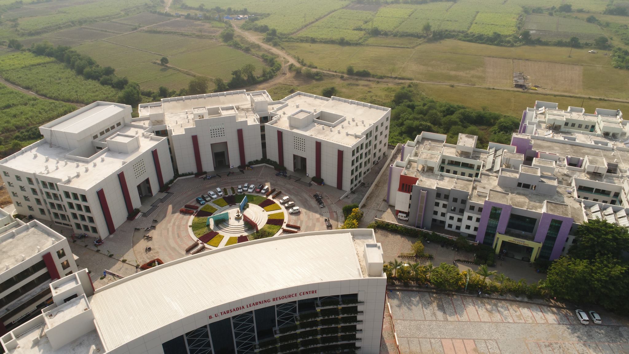 UKA Tarsadia University - panoramic