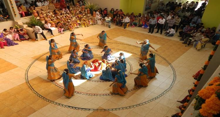 UKA Tarsadia University - fest