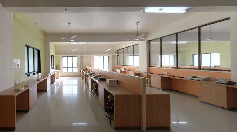 UKA Tarsadia University - labs