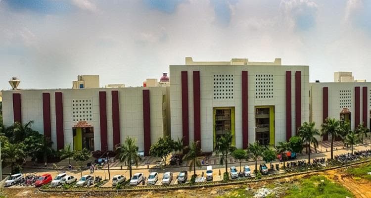 UKA Tarsadia University - campus