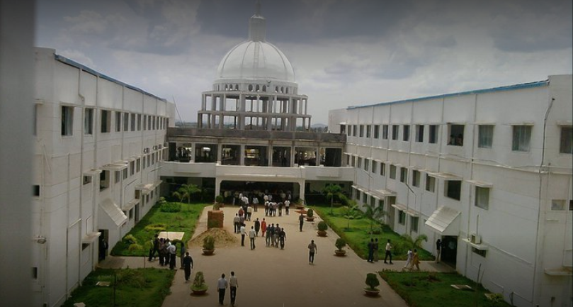 Aarupadai Veedu Institute of Technology - campus