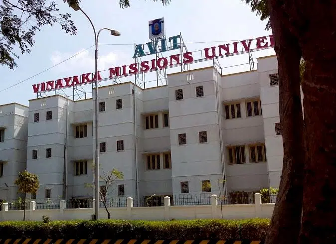 Aarupadai Veedu Institute of Technology - campus
