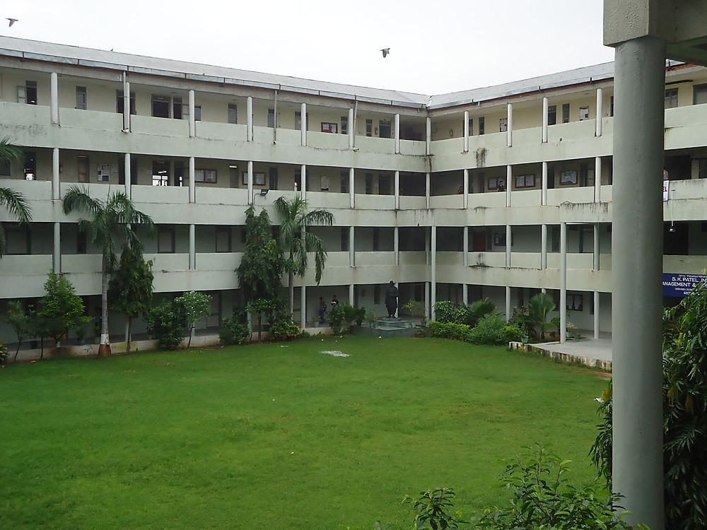 Kadi Sarva Vishwavidyalaya - campus