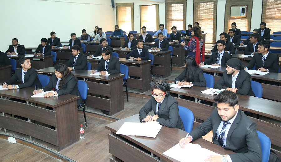 Lloyd Institute of Engineering and Technology - classroom