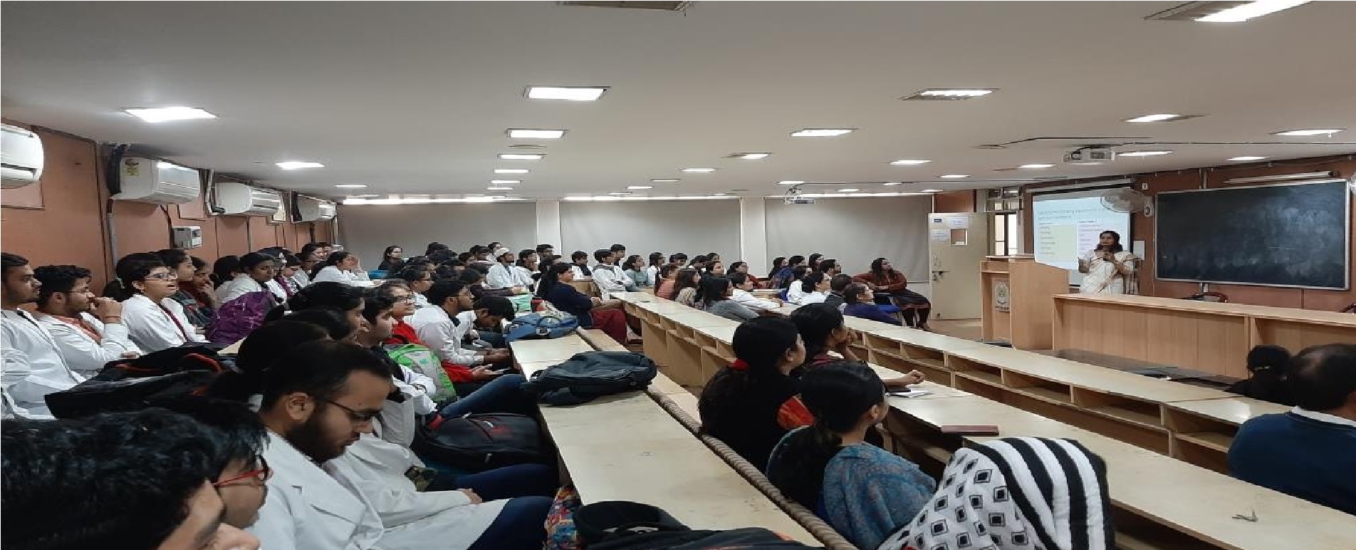 Hamdard Institute of Medical Sciences and Research - [HIMSR] - classroom