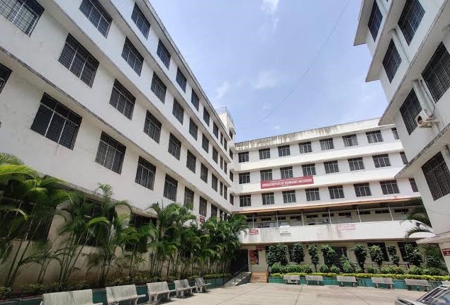 Sinhgad Institute of Management - [SIOM] - campus