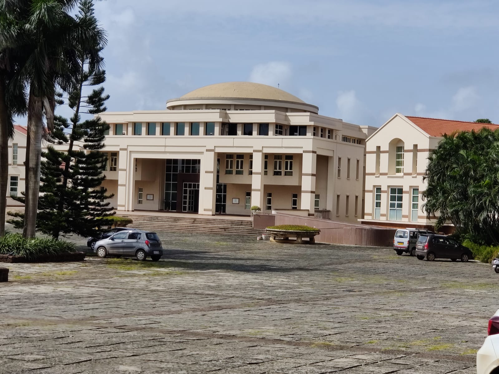 Birla Institute of Technology and Science - [BITS] - campus