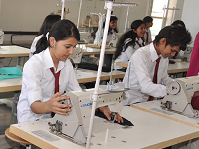 Vogue Institute of Art and Design - [VIAD] - labs