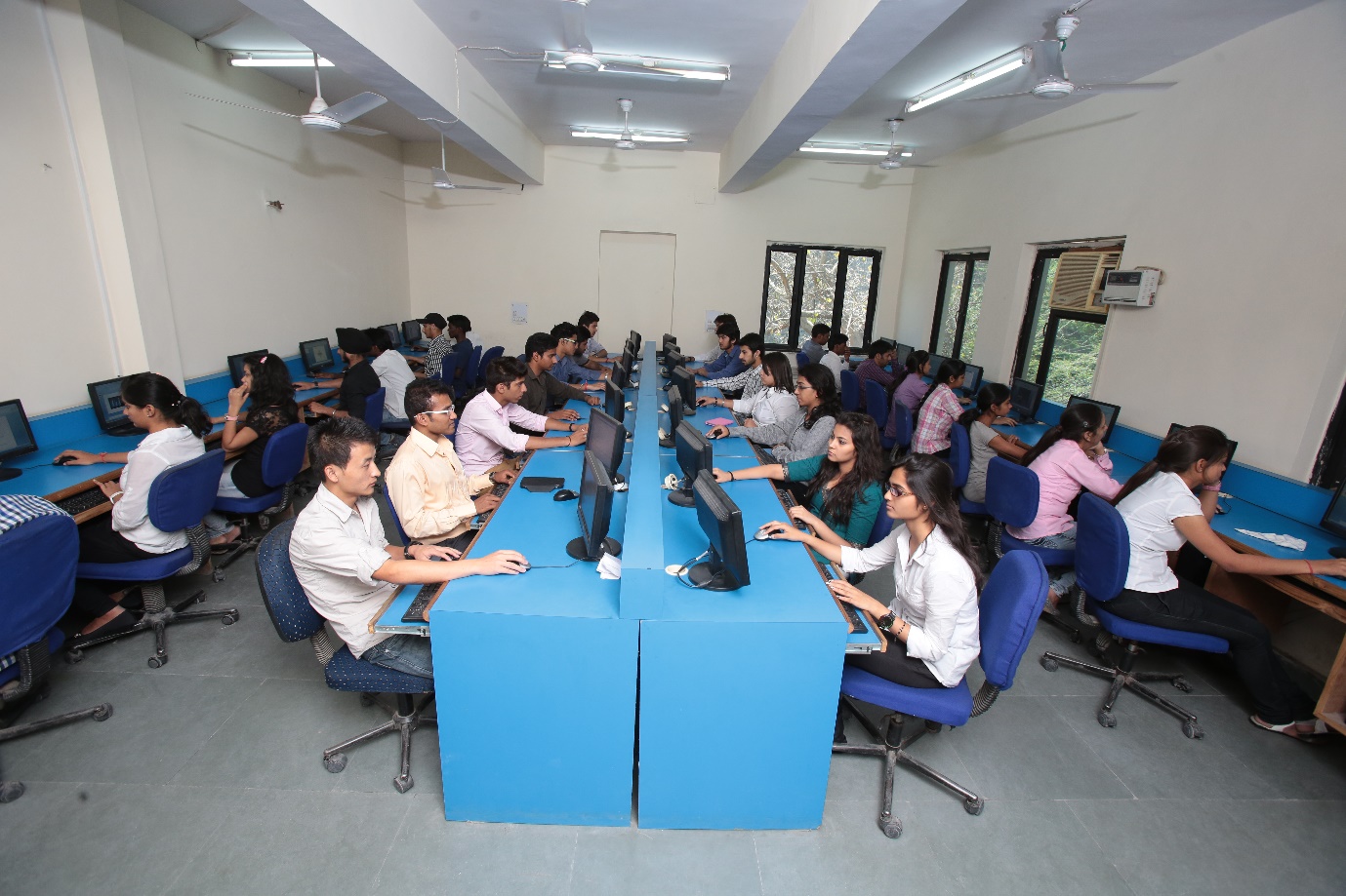 IITM - Indraprastha Institute of Technology and Management - labs