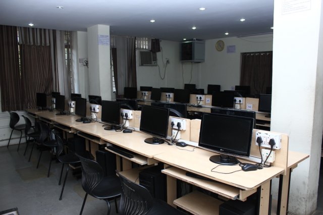 Marathwada Mitra Mandal's College of Commerce (MMCC) - labs