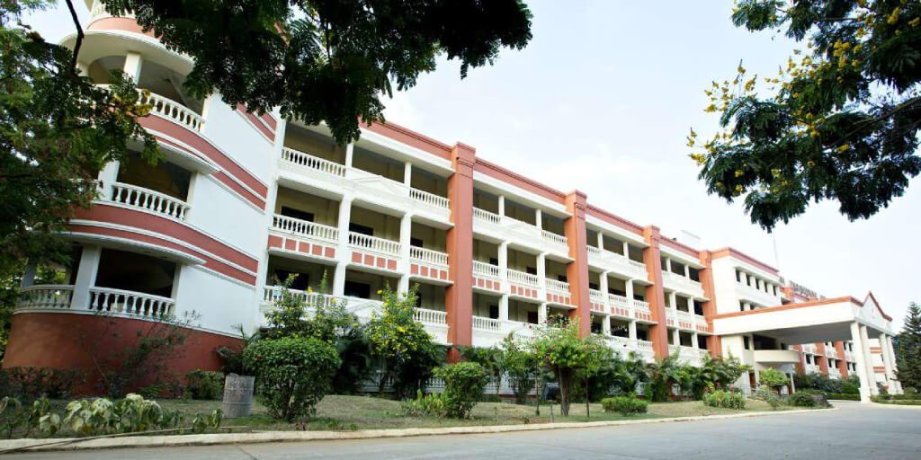 Rajalakshmi Engineering College - campus